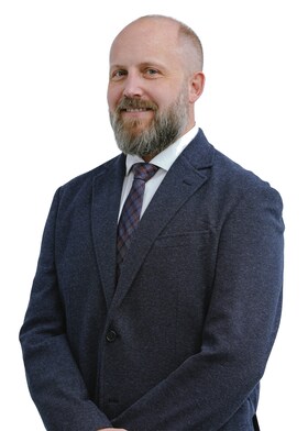 Staff member Kevin Anderson from ID_da82e839e040