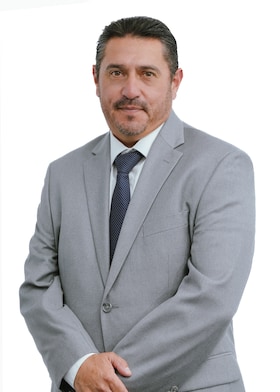 Staff member Paul Campos from ID_1ecb5118e506