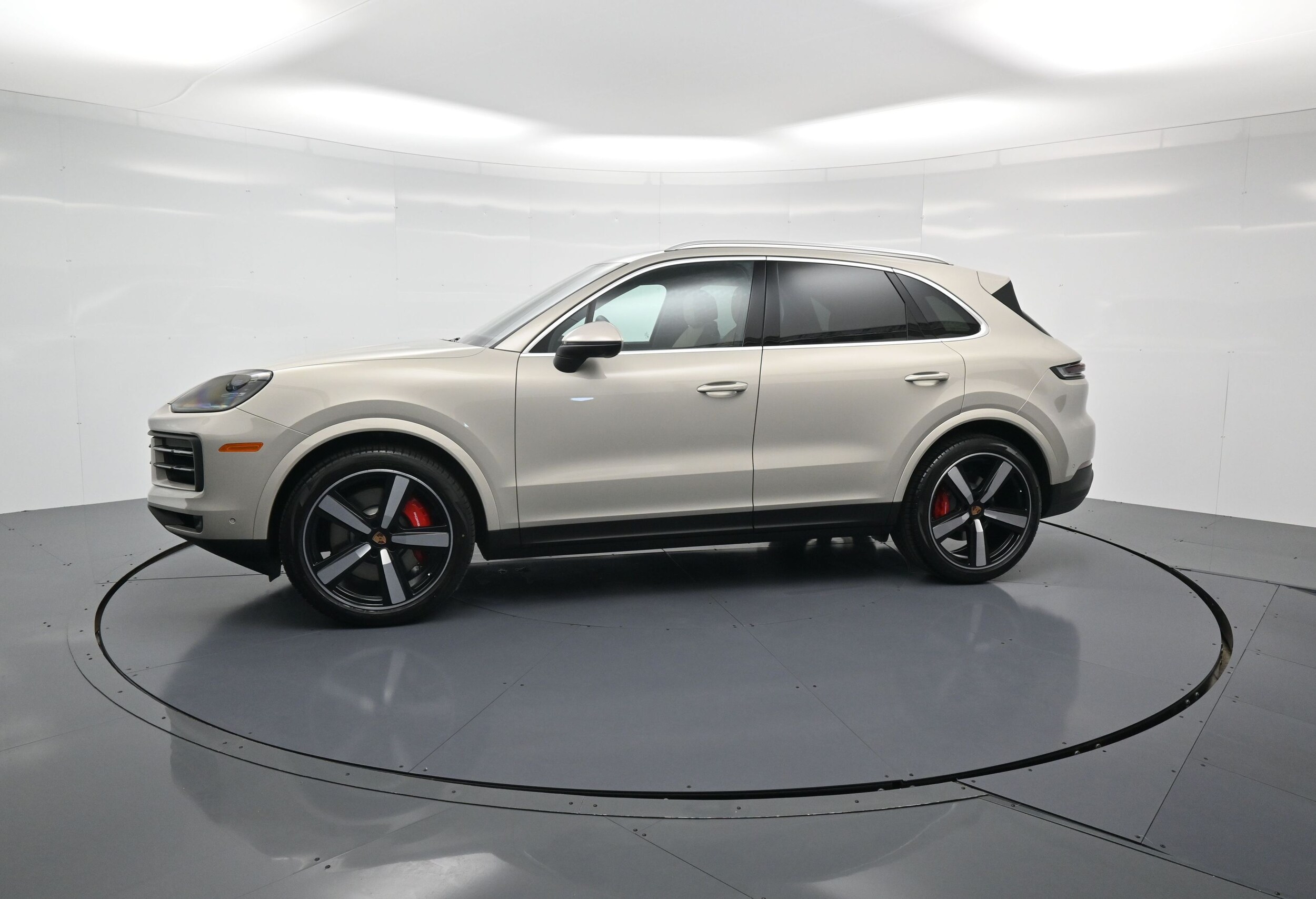 2026 Porsche Cayenne S photo 2