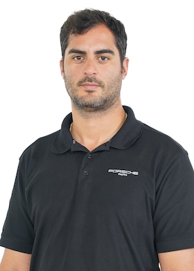 Staff member Jorge Crespo from ID_da82e839e040