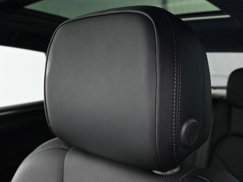 2025 Porsche Macan Base - Photo 20