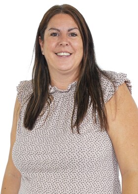 Staff member Becky Watts from ID_19c1bdc2c128