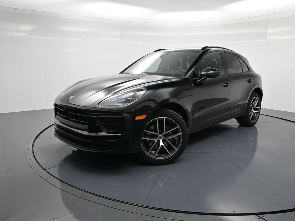 2022 Porsche Macan Base's photo