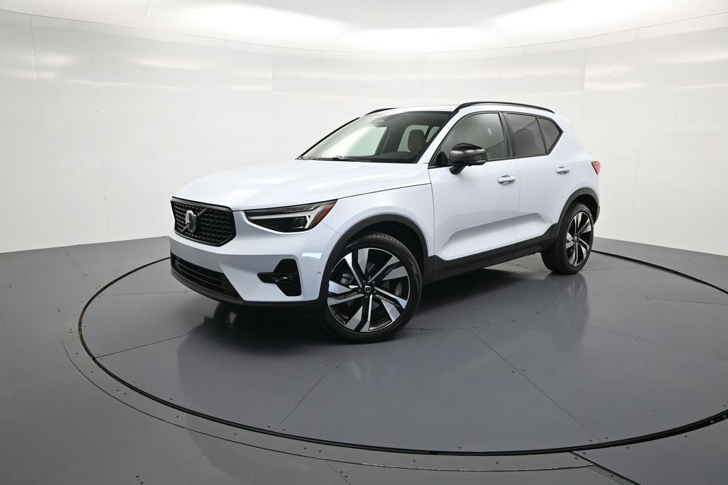 2024 Volvo XC40 Plus