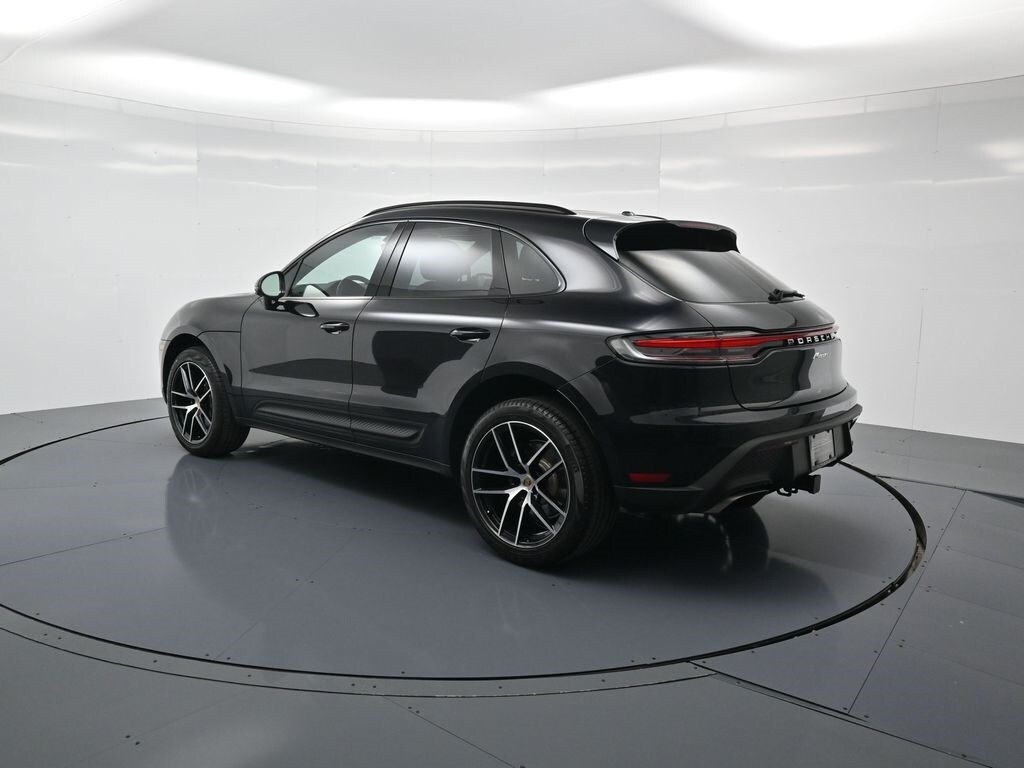 2025 Porsche Macan photo 3