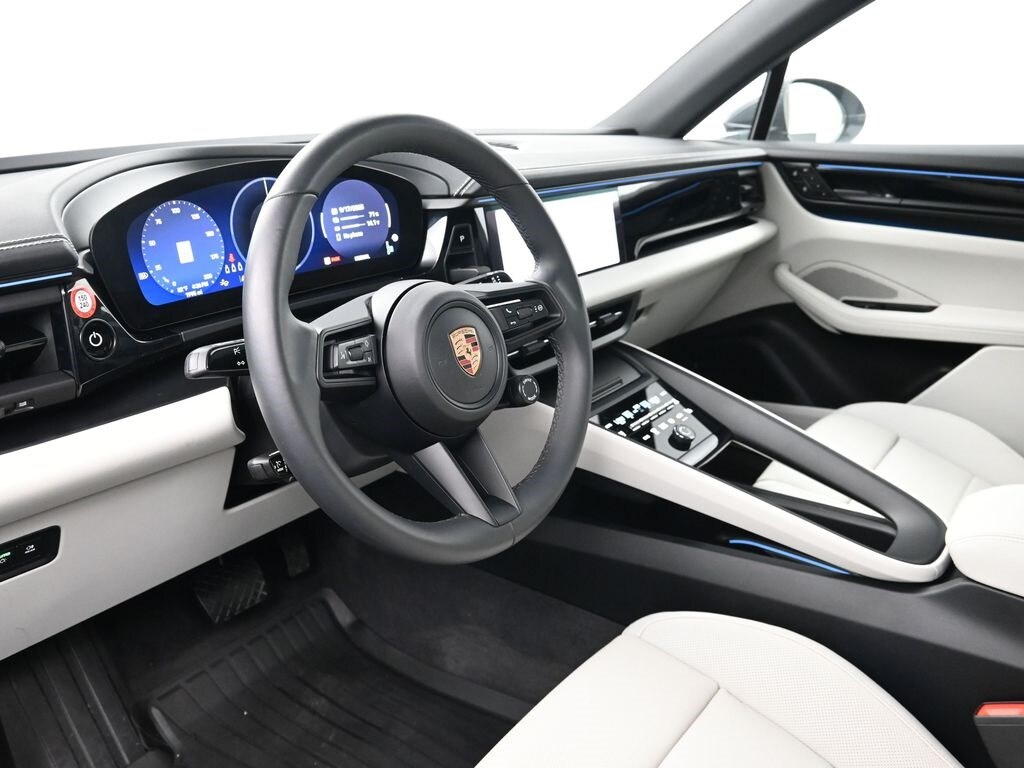 2025 Porsche Macan Electric photo 4