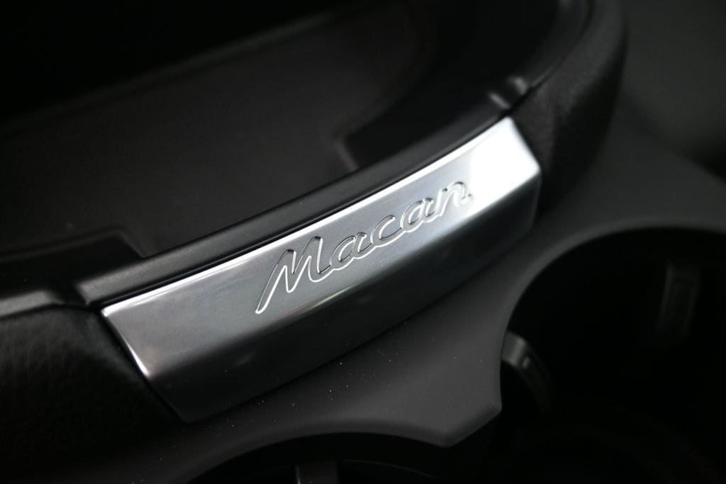 2025 Porsche Macan Base - Photo 18