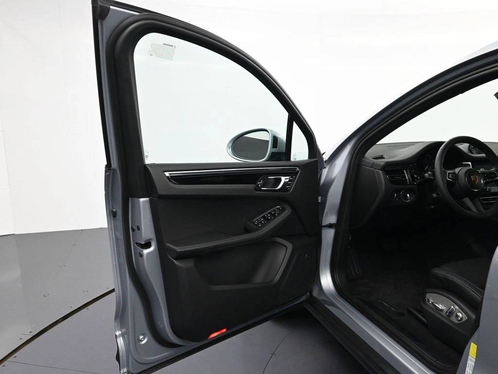 2025 Porsche Macan Base - Photo 16