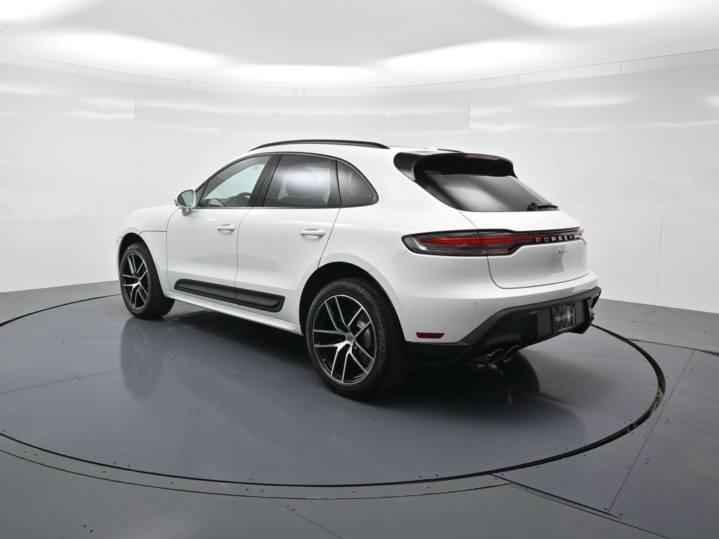 2025 Porsche Macan T photo 3