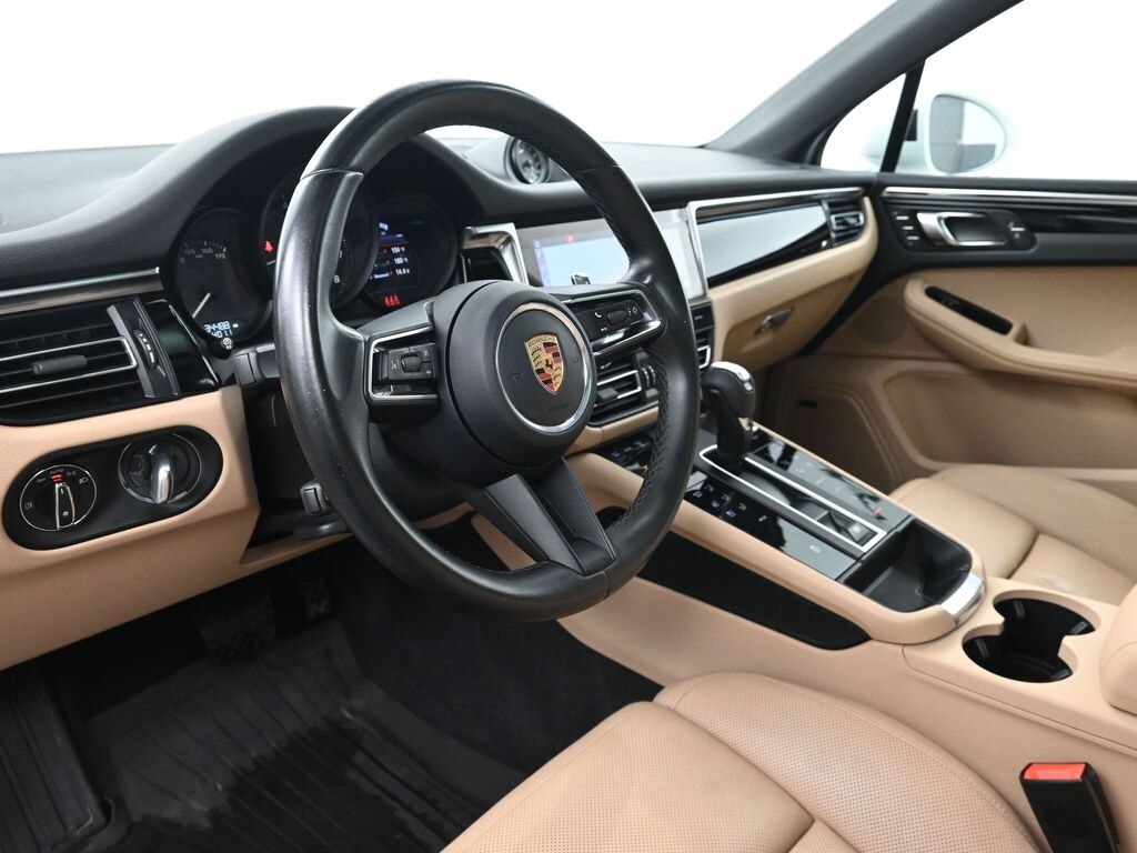 2023 Porsche Macan T photo 4