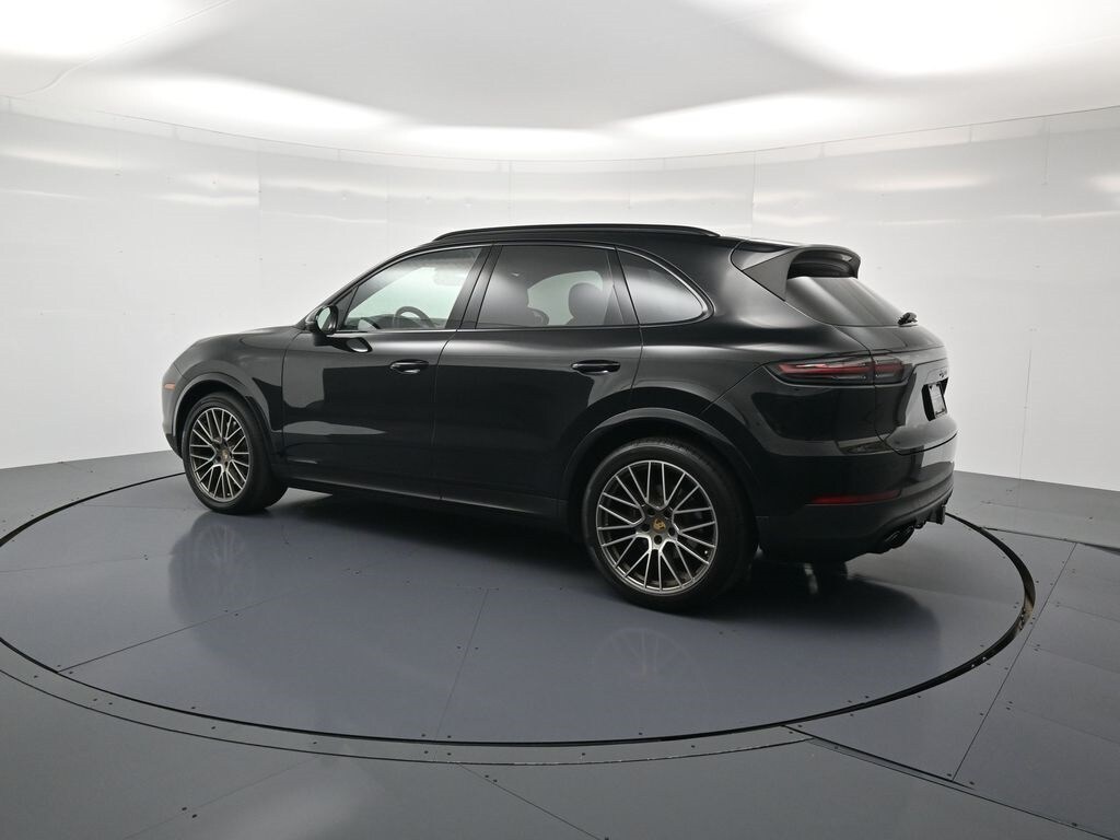 2023 Porsche Cayenne Platinum Edition photo 3