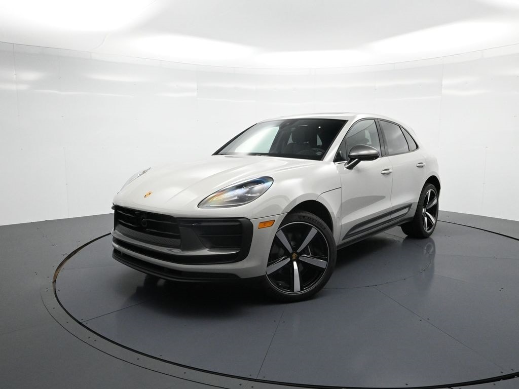 2025 Porsche Macan T's photo