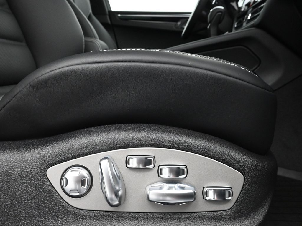 2026 Porsche Macan S - Photo 15