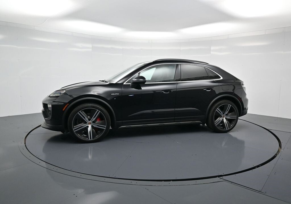 2025 Porsche Macan Electric photo 2