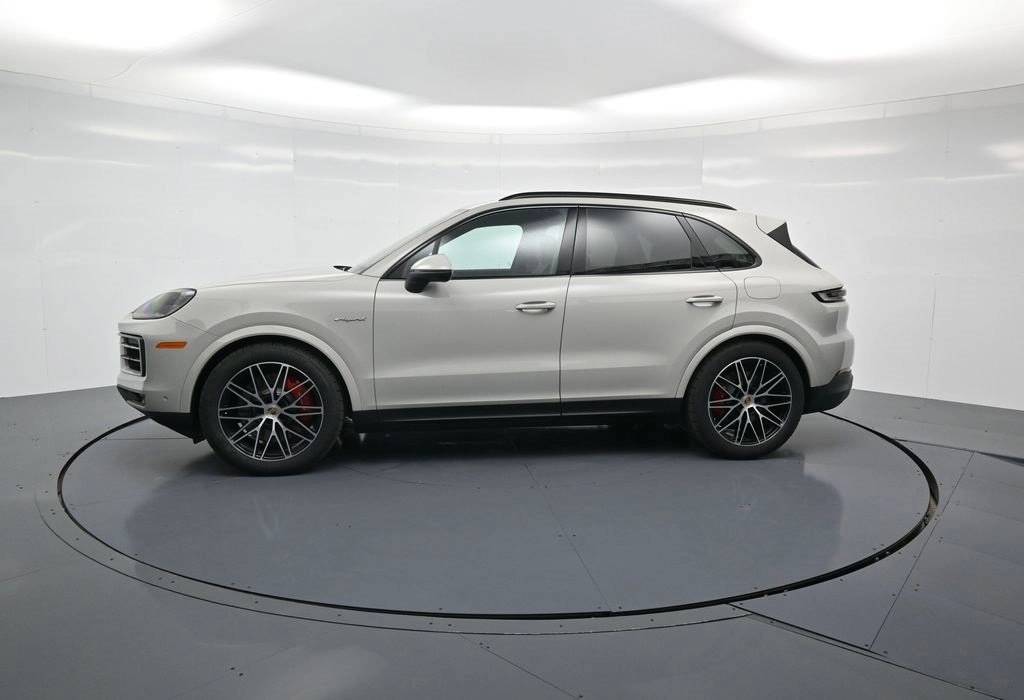 2025 Porsche Cayenne E-Hybrid S photo 2