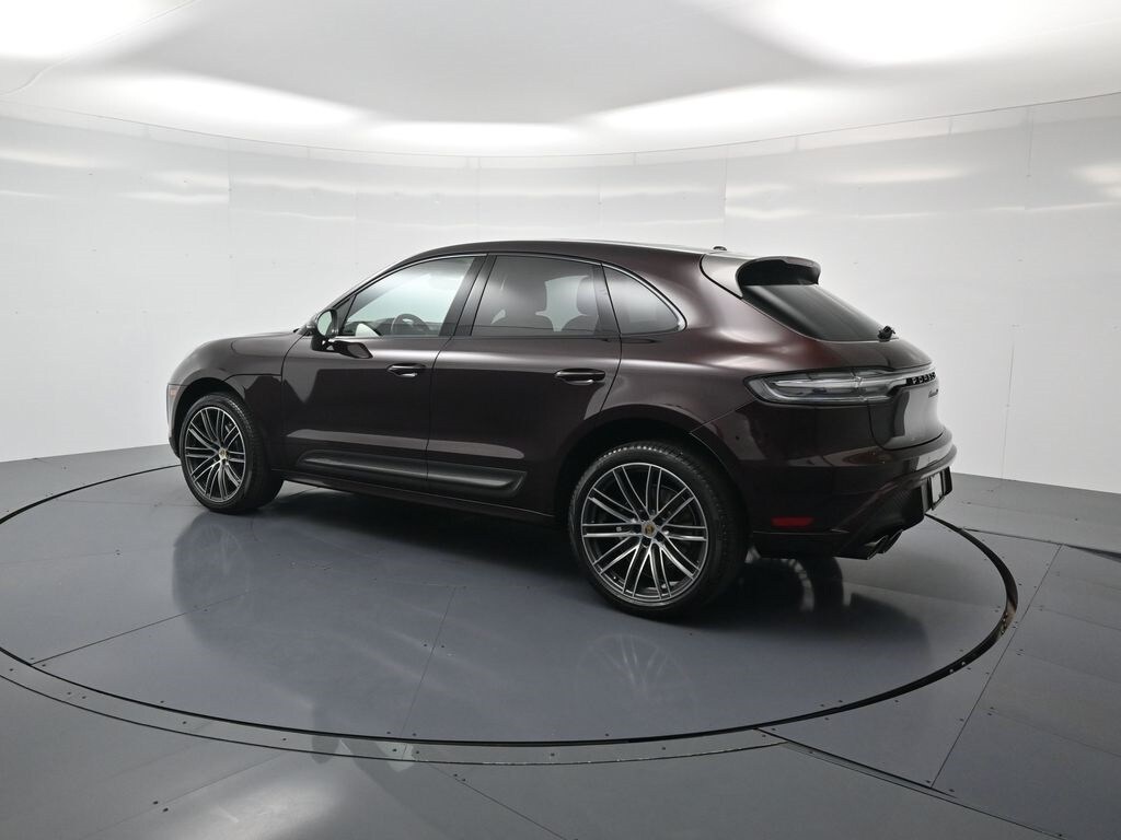 2025 Porsche Macan T photo 3