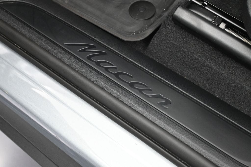 2025 Porsche Macan Base - Photo 28