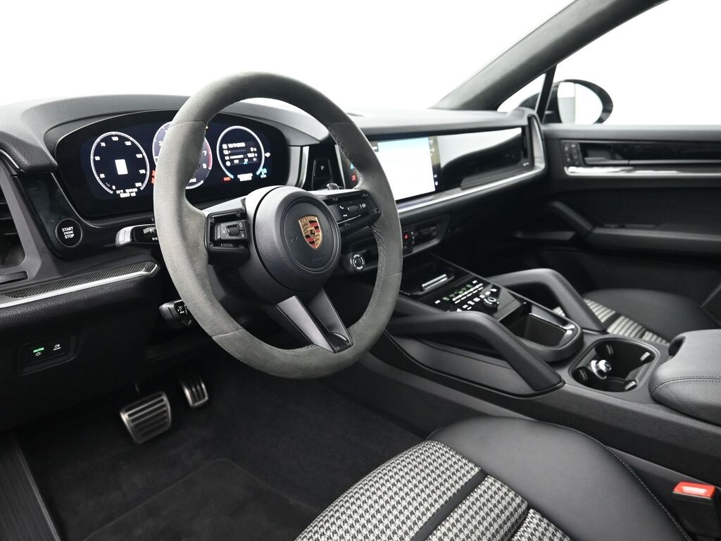 2024 Porsche Cayenne E-Hybrid Coupe S photo 4