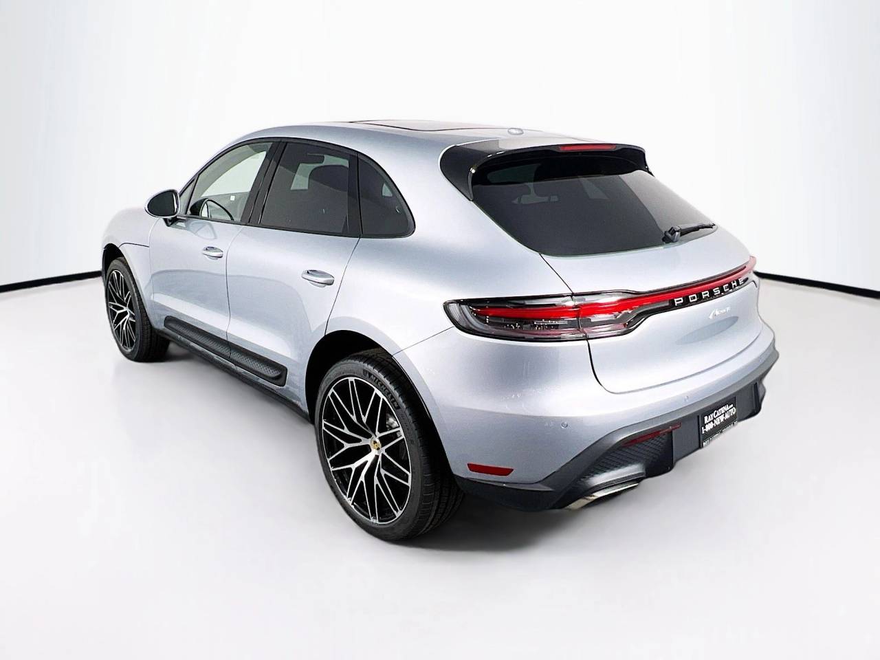 2025 Porsche Macan T photo 3