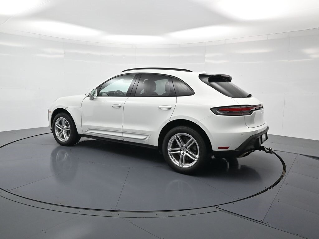 2023 Porsche Macan T photo 3