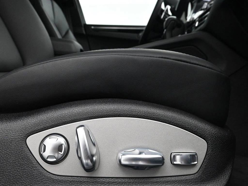 2025 Porsche Macan Base - Photo 15