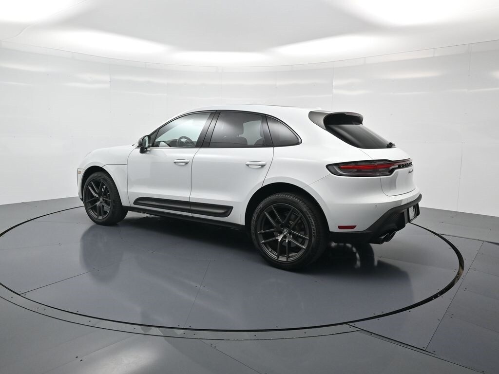 2023 Porsche Macan T photo 3