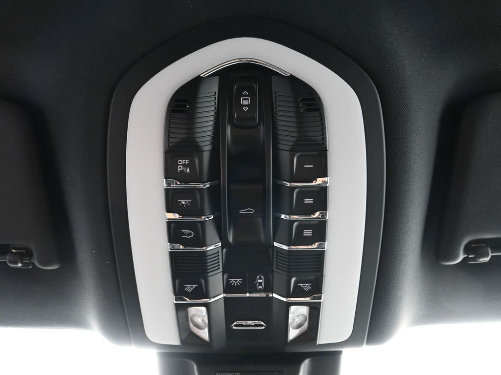 2026 Porsche Macan S - Photo 24