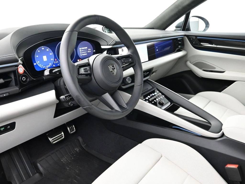 2025 Porsche Macan Electric Turbo photo 4