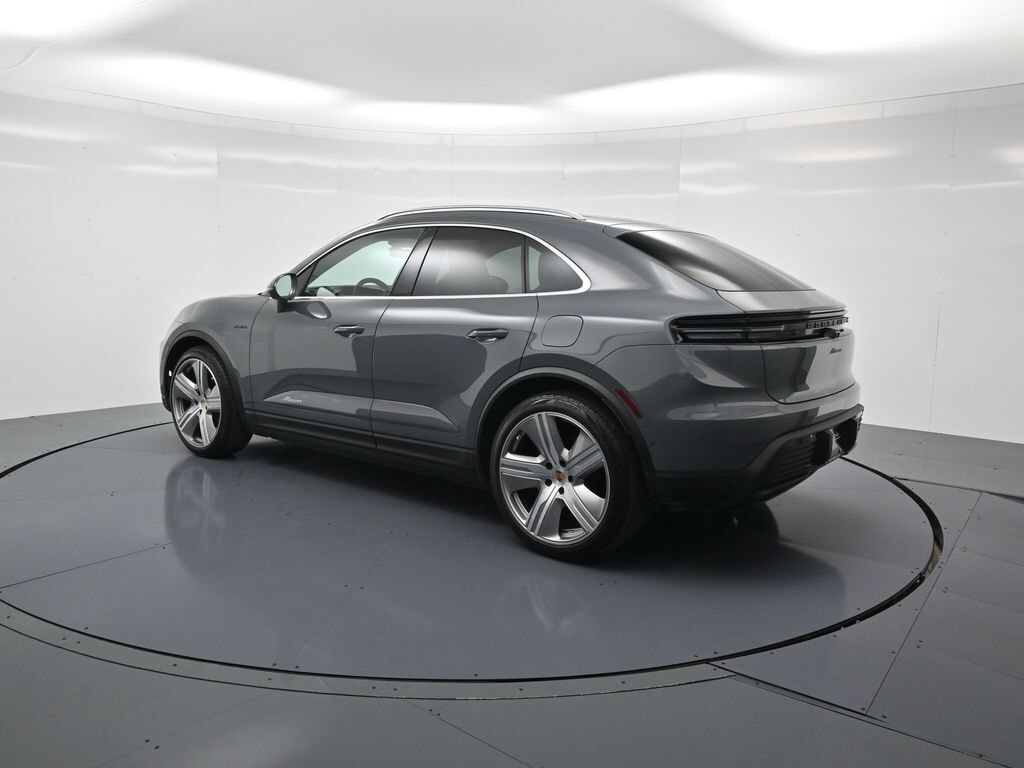 2025 Porsche Macan Electric photo 3