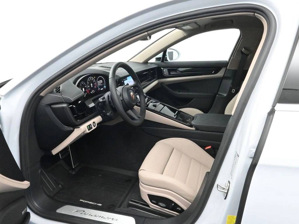 2026 Porsche Panamera 4 photo 4