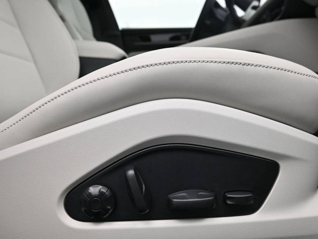 2026 Porsche Macan Base - Photo 27