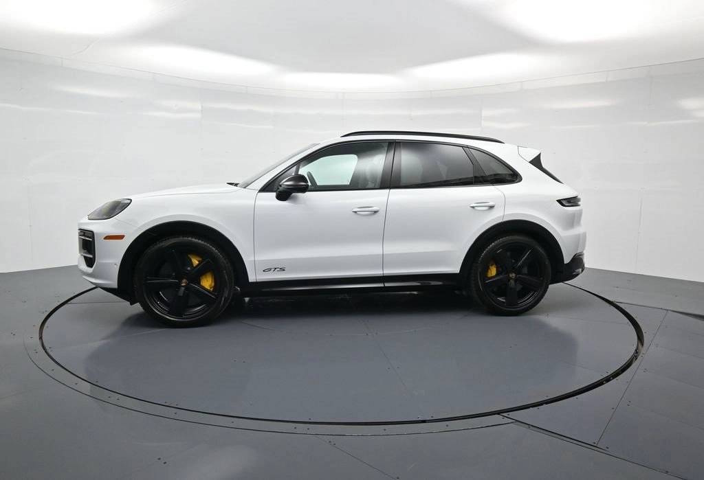 2026 Porsche Cayenne GTS photo 2