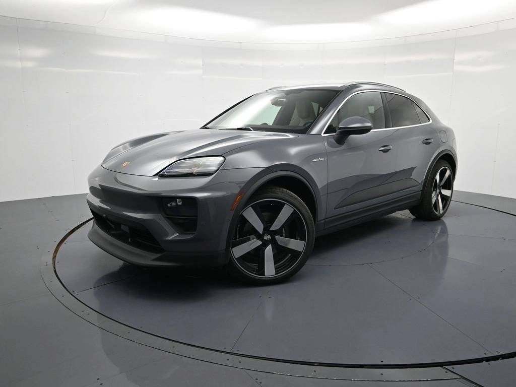 2026 Porsche Macan Base