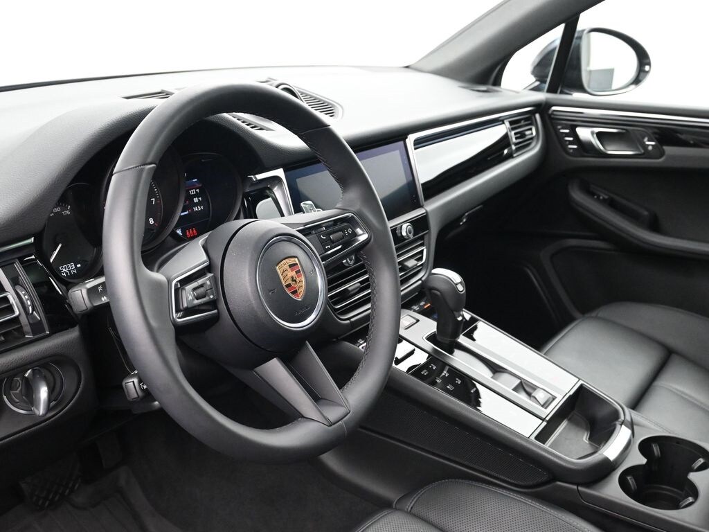 2025 Porsche Macan photo 4