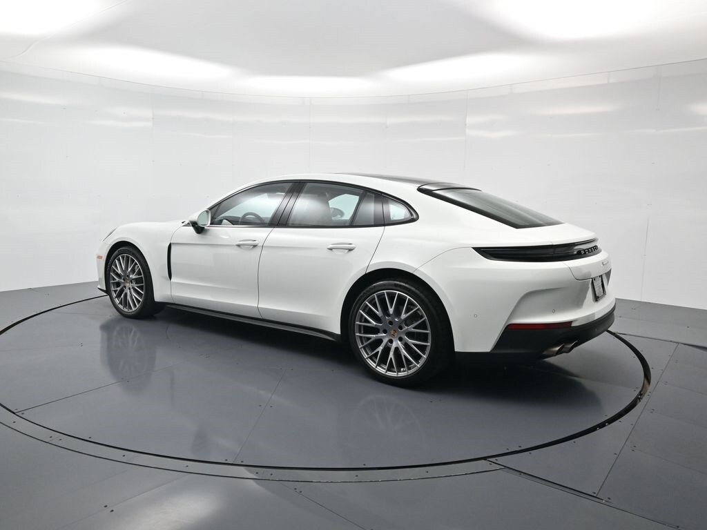 2025 Porsche Panamera 4 photo 3