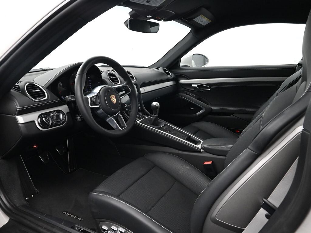 2025 Porsche Cayman photo 3