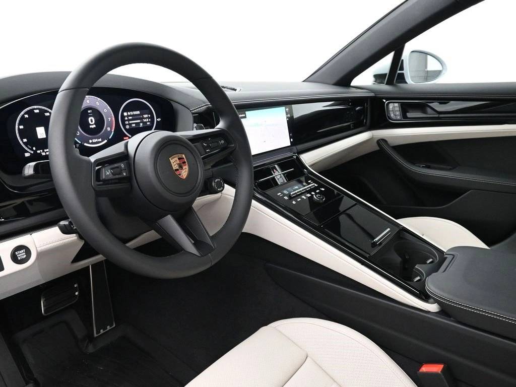 2025 Porsche Panamera 4 photo 4