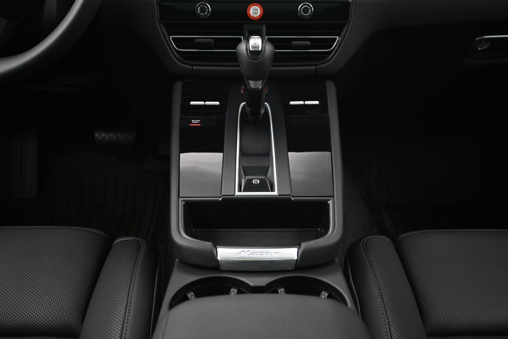 2025 Porsche Macan Base - Photo 10