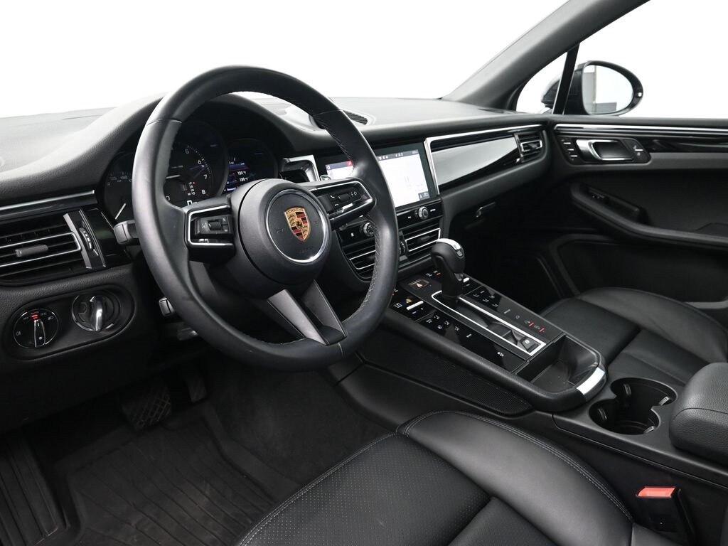 2022 Porsche Macan photo 3