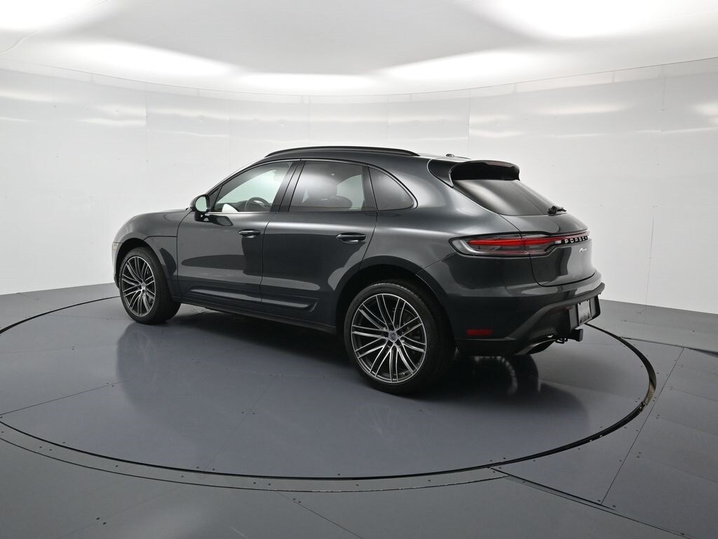 2025 Porsche Macan photo 3