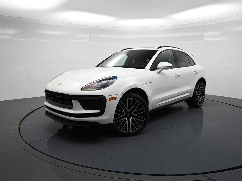 2025 Porsche Macan Base