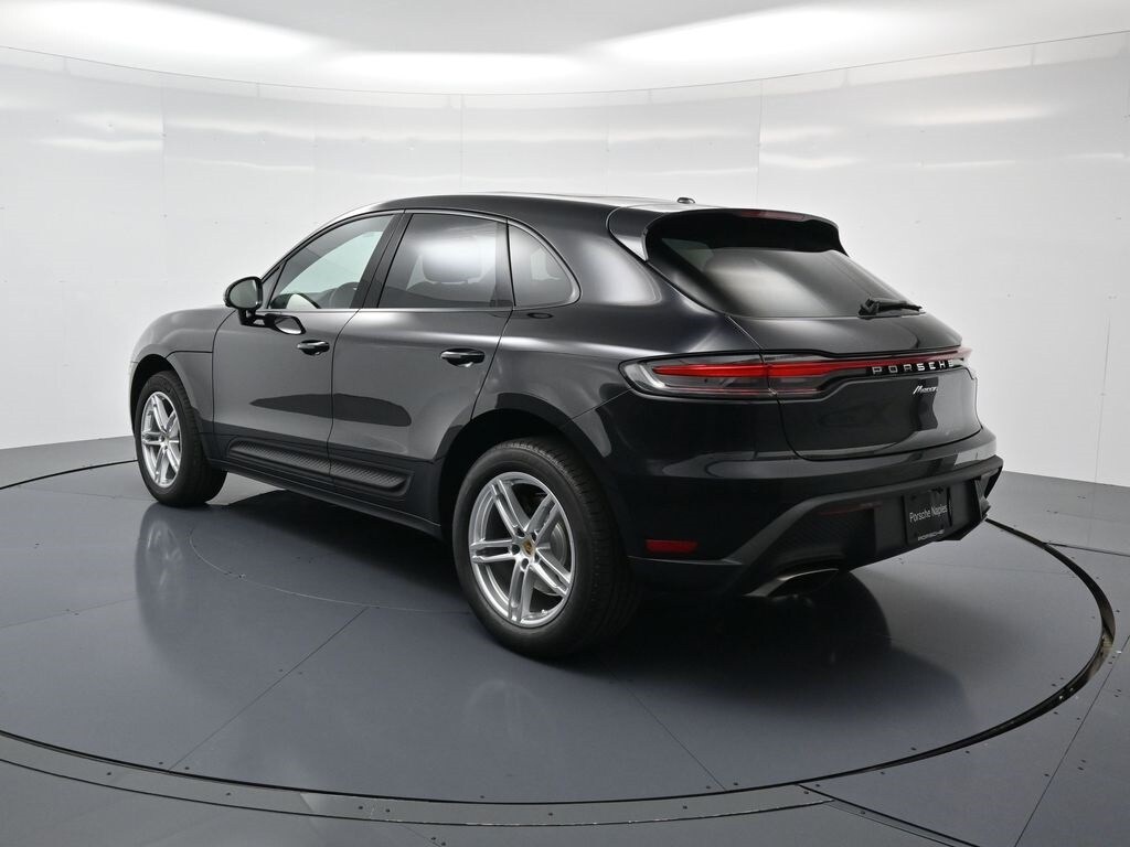 2025 Porsche Macan T photo 3