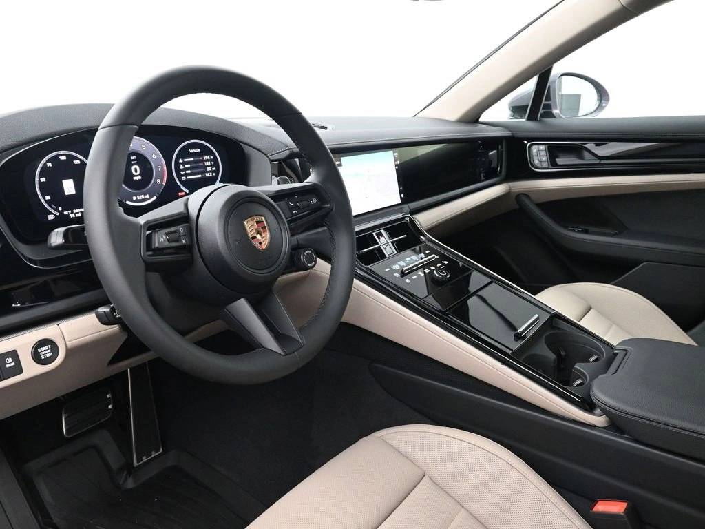 2025 Porsche Panamera 4 photo 4