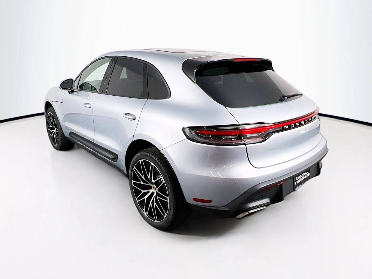 2025 Porsche Macan T photo 3