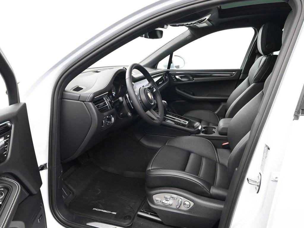 2026 Porsche Macan S photo 4