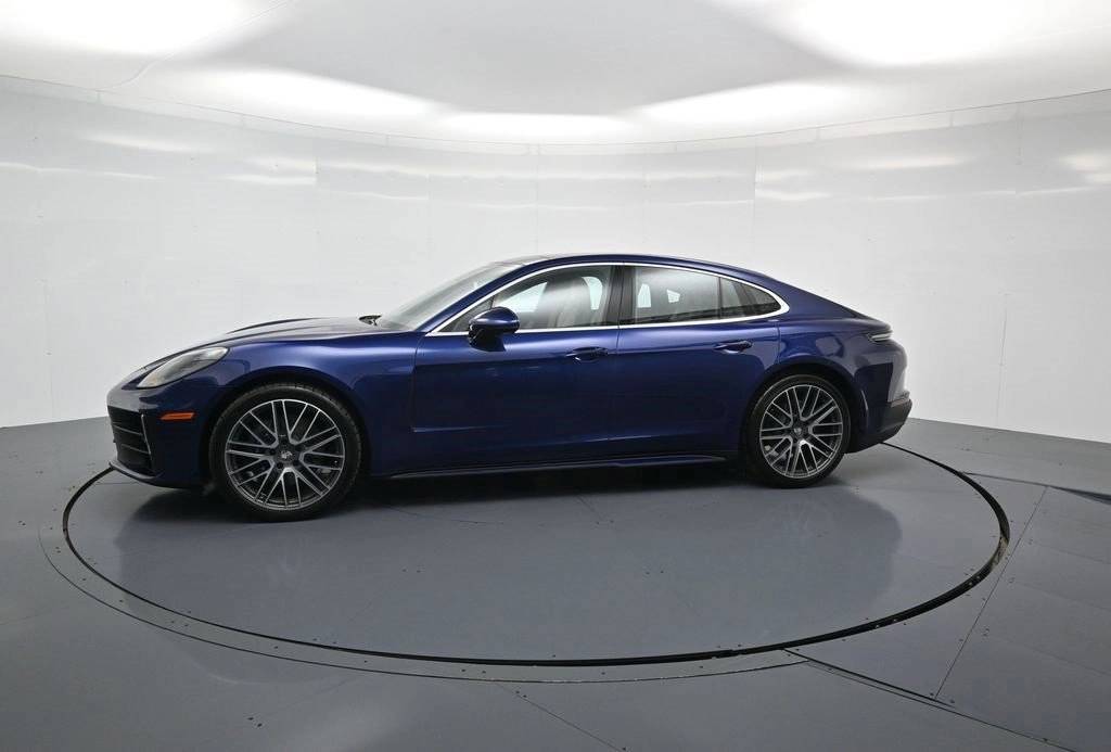 2025 Porsche Panamera 4 photo 2