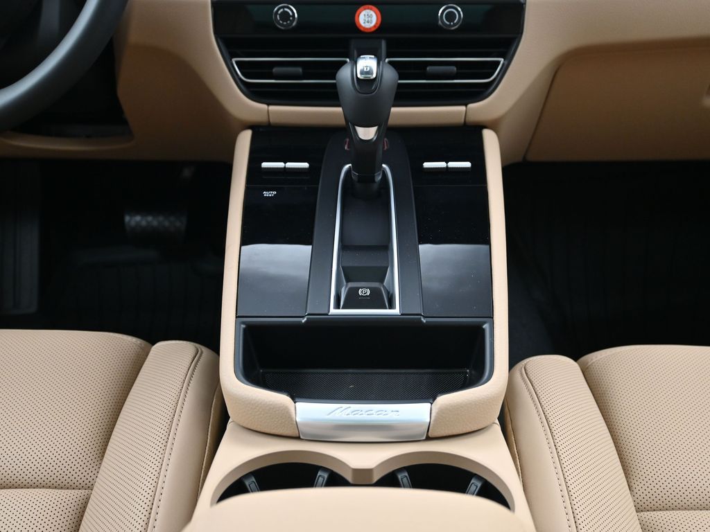 2026 Porsche Macan Base - Photo 10