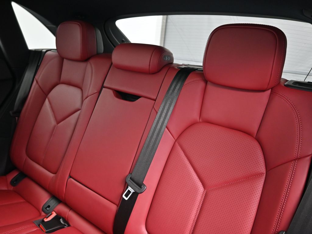 2026 Porsche Macan Base - Photo 6