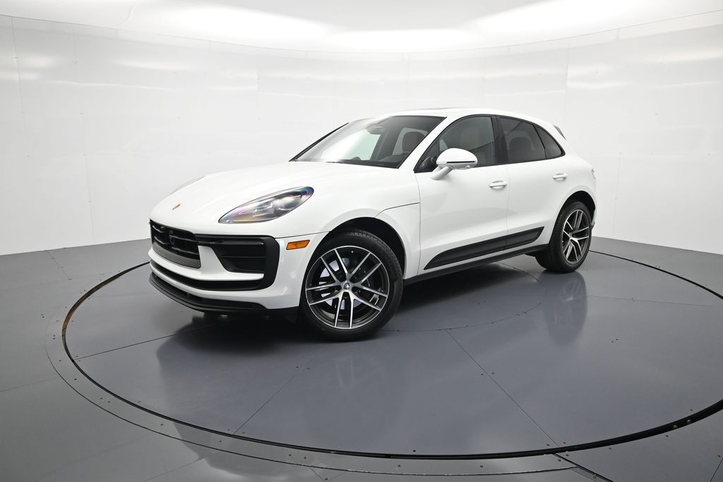 2026 Porsche Macan -'s photo