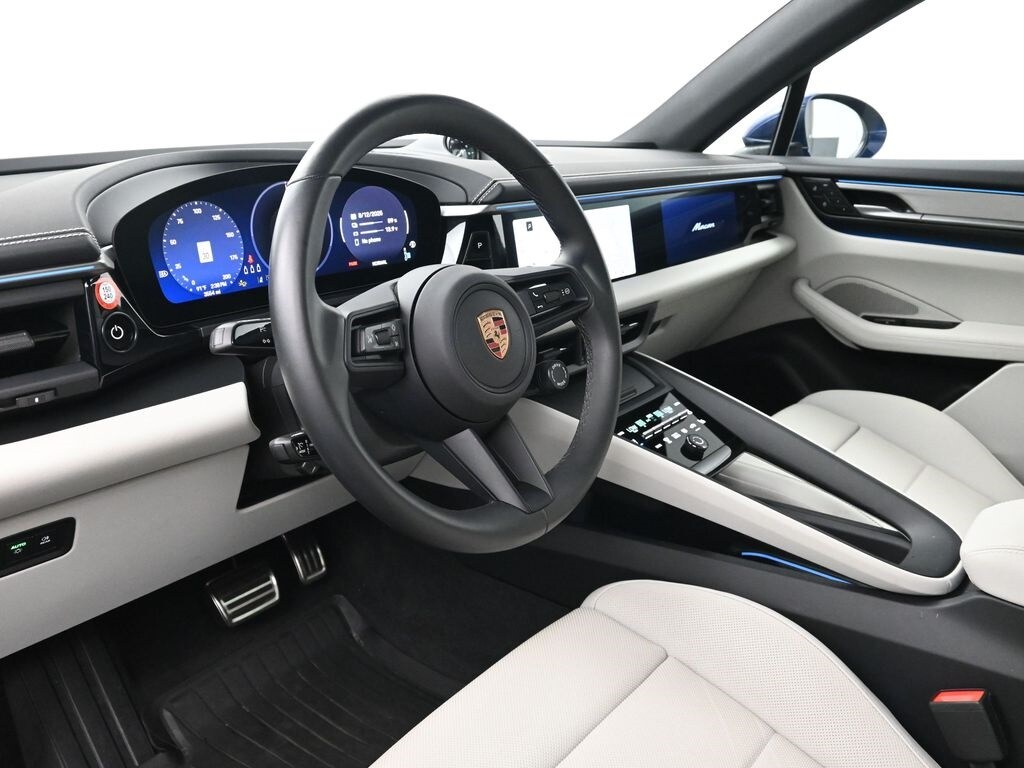 2025 Porsche Macan Electric photo 4
